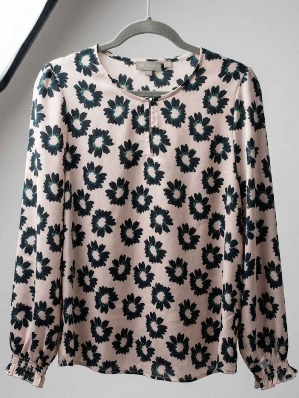 Ted Baker Blush Pink Floral Long-Sleeve Blouse (Sz M) Feminine Contemporary